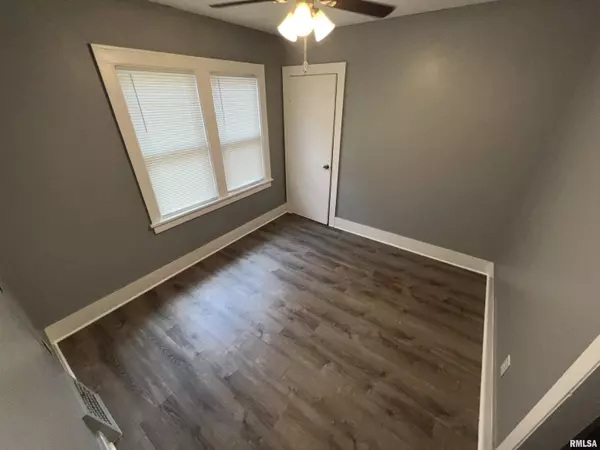 Peoria, IL 61604,2309 N FLORA AVE