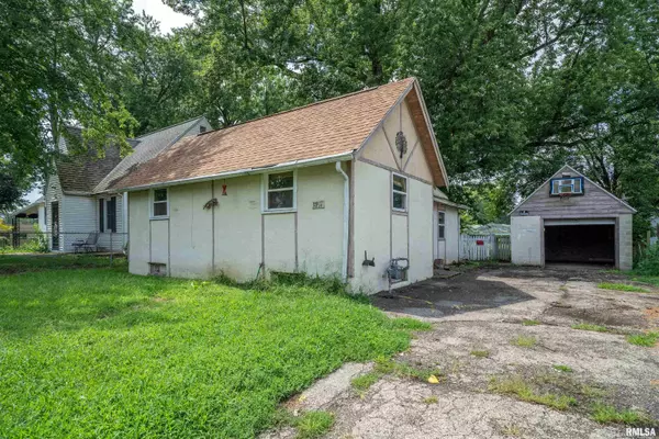 1911 QUAKER ST, Pekin, IL 61554