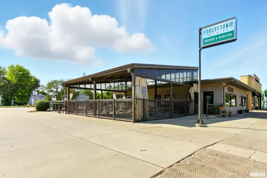 324 N LAFAYETTE ST, Macomb, IL 61455