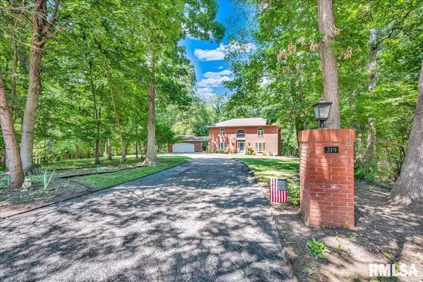 Peoria, IL 61615,319 W RAVINWOODS RD