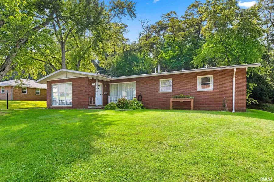 75 GROVE PL, Pekin, IL 61554