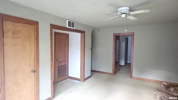Canton, IL 61520,641 ROYAL CT