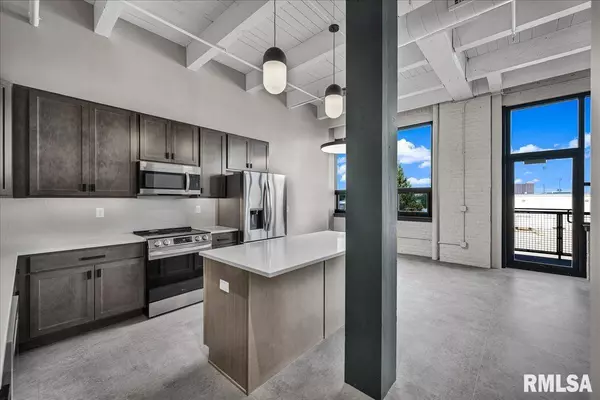 Peoria, IL 61602,1001 SW ADAMS ST #202