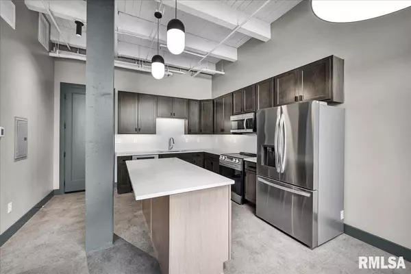 Peoria, IL 61602,1001 SW ADAMS ST #202