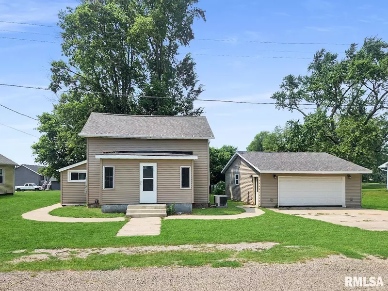 1007 S OAK ST, Delavan, IL 61734