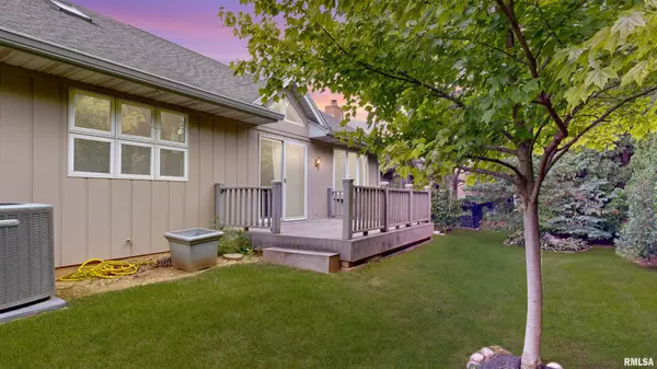 Peoria, IL 61614,7408 N BRITTANY PARK CT #8