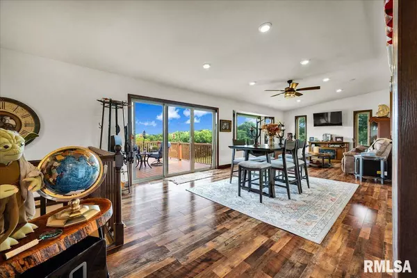 Victoria, IL 61485,1600 MANSON HEIGHTS RD