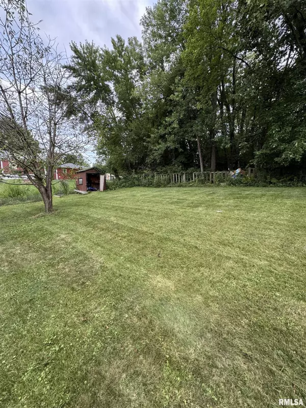 Canton, IL 61520,40 W LAKELAND PARK DR