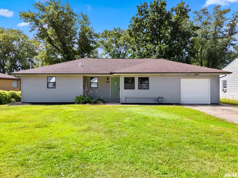 240 PARK RD, Creve Coeur, IL 61610