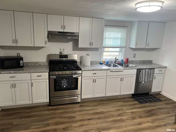 Pekin, IL 61554,1504 HENRY ST