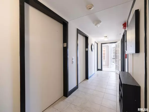 Peoria, IL 61602,123 SW JEFFERSON ST #E5