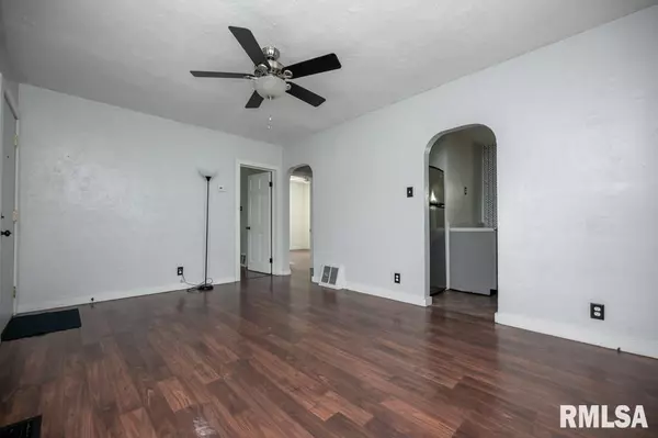 Canton, IL 61520,835 E SPRUCE ST