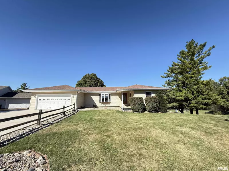 206 PINE CIR, Eureka, IL 61530
