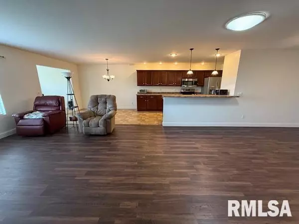 Macomb, IL 61455,311 Scotch Pine DR