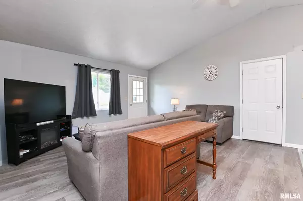 Lacon, IL 61540,516-518 10TH ST