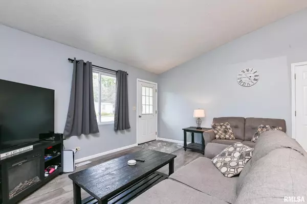 Lacon, IL 61540,516-518 10TH ST