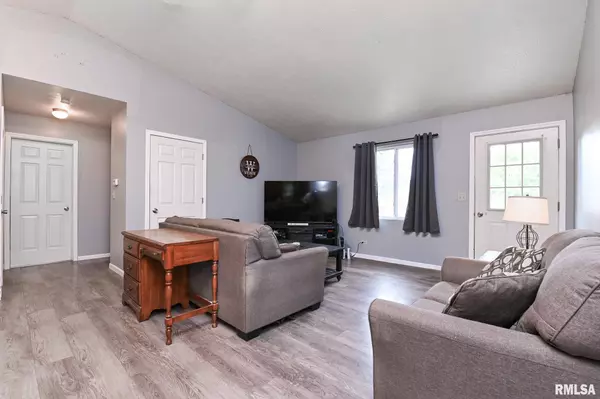 Lacon, IL 61540,516-518 10TH ST