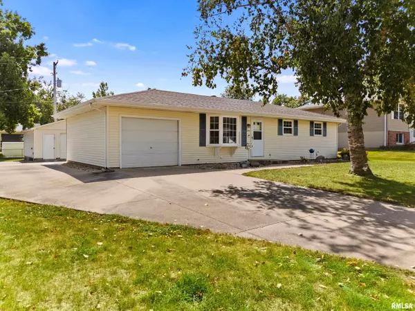 5604 E CREWS AVE, Chillicothe, IL 61523
