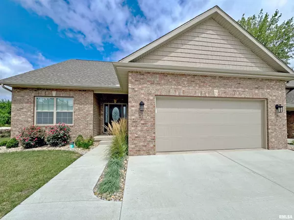 7615 N Walnut Bend DR, Peoria, IL 61615
