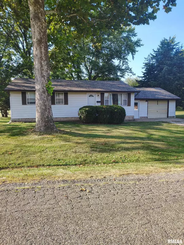 308 E Prairie ST, Farmington, IL 61520-1486