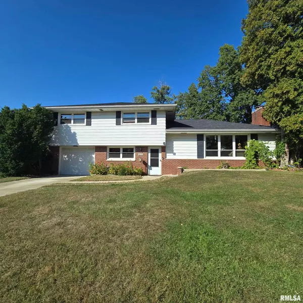 2823 W GREENBRIER LN, Peoria, IL 61614