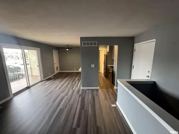 Peoria, IL 61614,3119 W WILLOW KNOLLS RD #25b