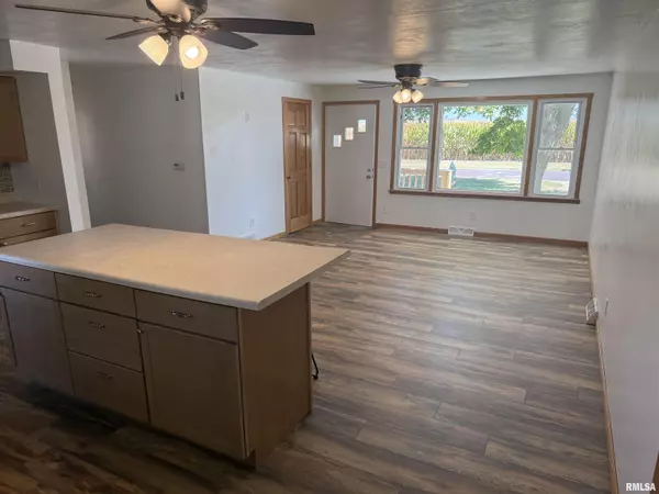 Minier, IL 61759,613 N SCHOOL ST