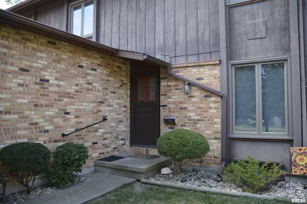Macomb, IL 61455,4 CEDAR DR