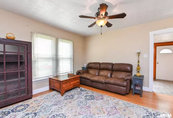 Glasford, IL 61533,102 W ESSEX ST