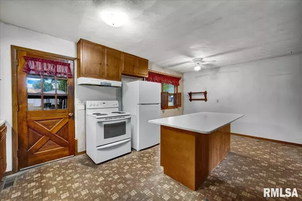 Tremont, IL 61568,207 N CHESTNUT ST