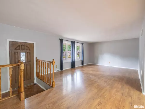 Creve Coeur, IL 61610,404 RAINBOW DR