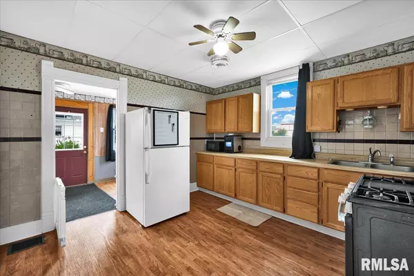 Lewistown, IL 61542,704 S MAIN ST