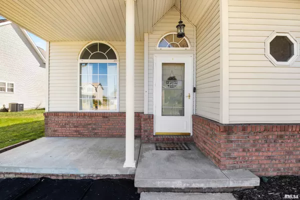 Washington, IL 61571,1932 DEER LN