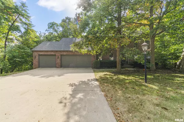 East Peoria, IL 61611,213 E SOUTH LAKEVIEW DR