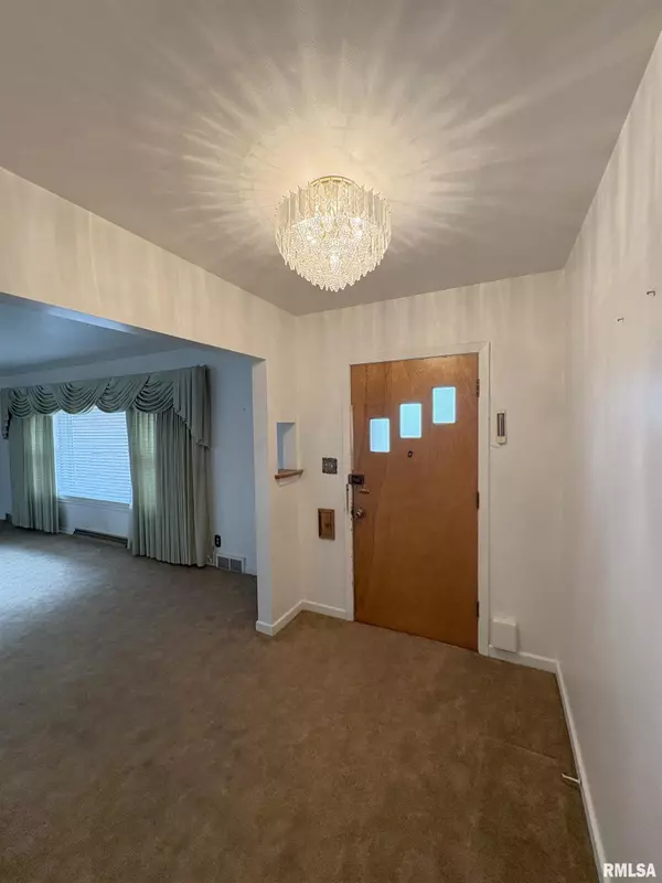 Peoria, IL 61614,502 W CRESTWOOD DR