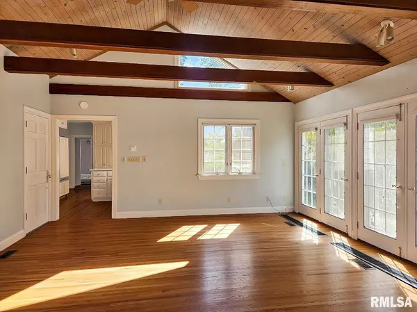 Delavan, IL 61734,304 N LOCUST ST