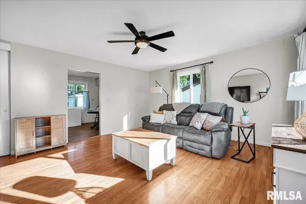 Pekin, IL 61554,418 SHERWOOD DR