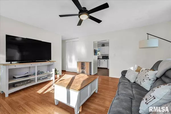 Pekin, IL 61554,418 SHERWOOD DR