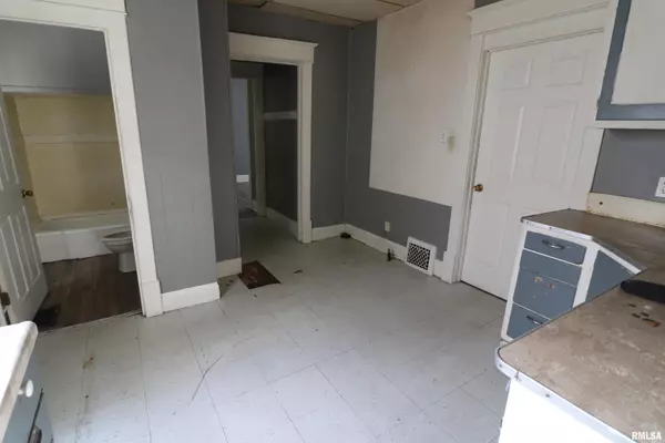 Peoria, IL 61604,1710 N MACHIN AVE