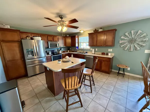 Eureka, IL 61530,1601 GREENVIEW DR