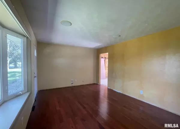 Peoria, IL 61615,634 W Mount Hawley TER