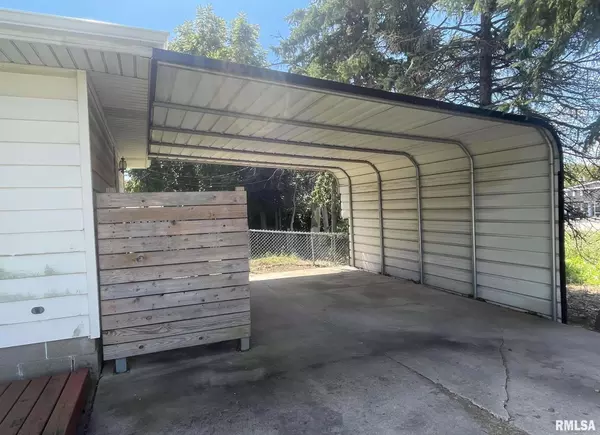 Peoria, IL 61615,634 W Mount Hawley TER