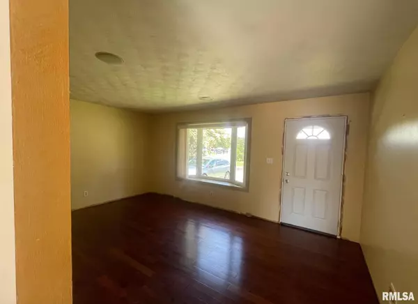 Peoria, IL 61615,634 W Mount Hawley TER