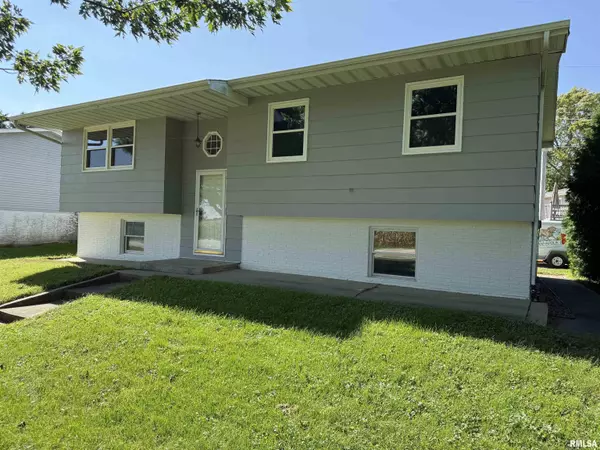 104 IL ROUTE 84 N, Cordova, IL 61242