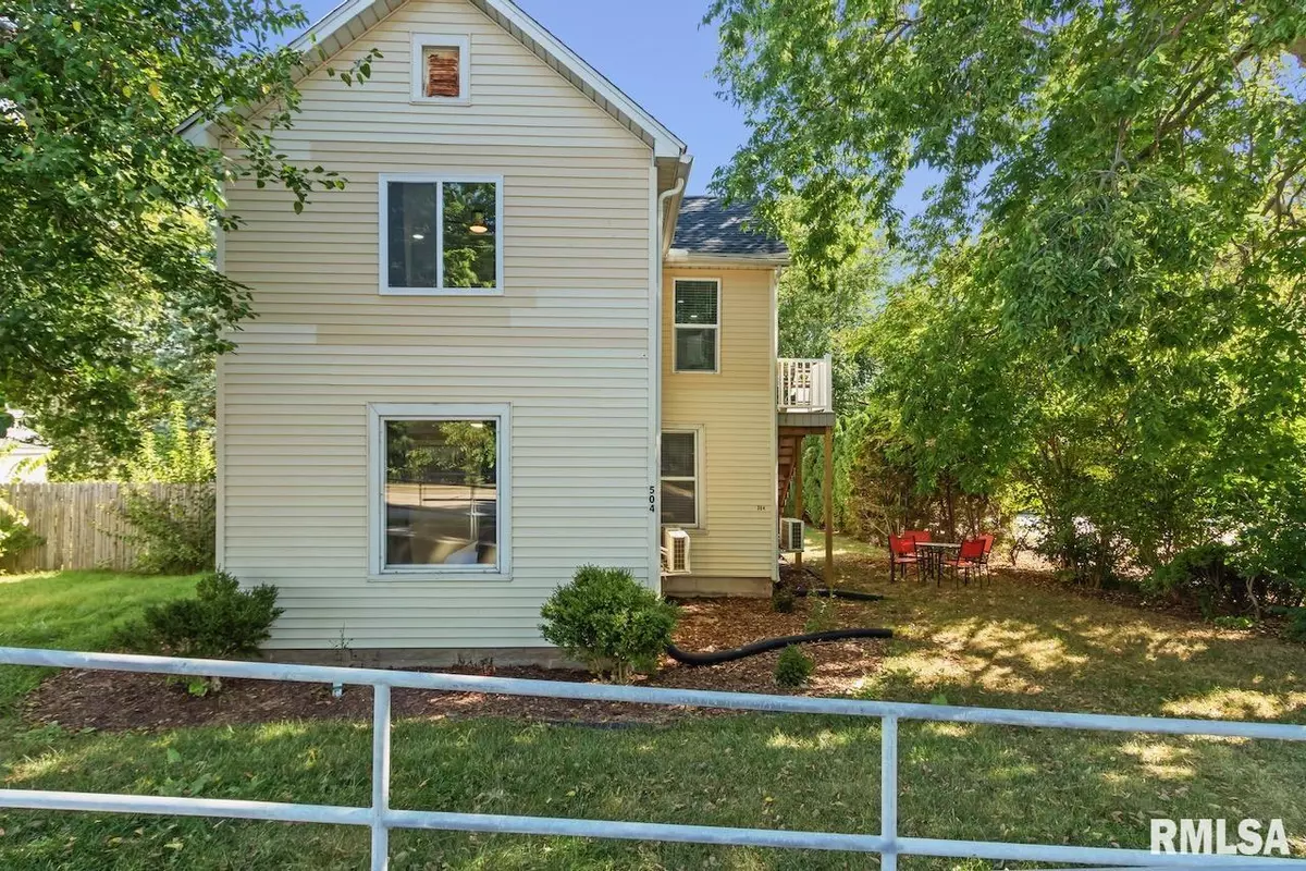 Dunlap, IL 61525,504 N 4TH ST