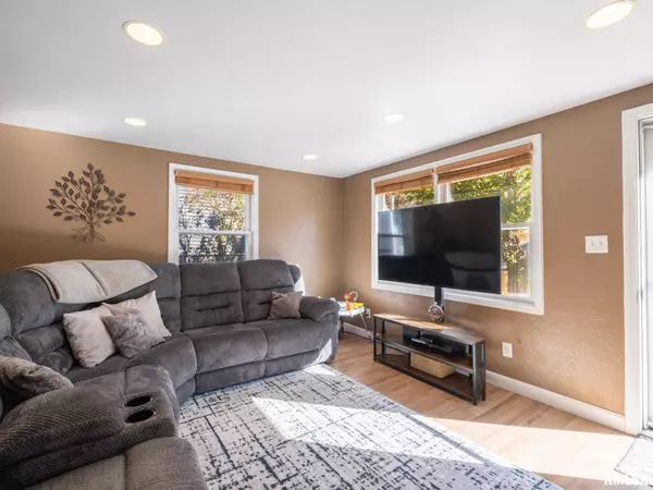 Pekin, IL 61554,1509 HENRY ST