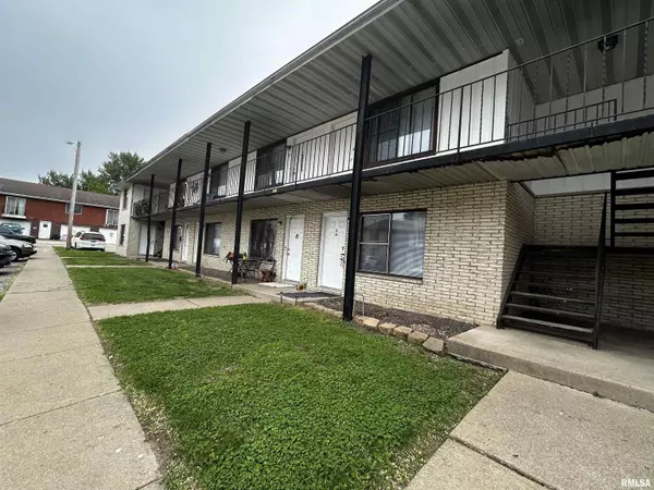 1902 SHERIDAN RD #2, Pekin, IL 61554