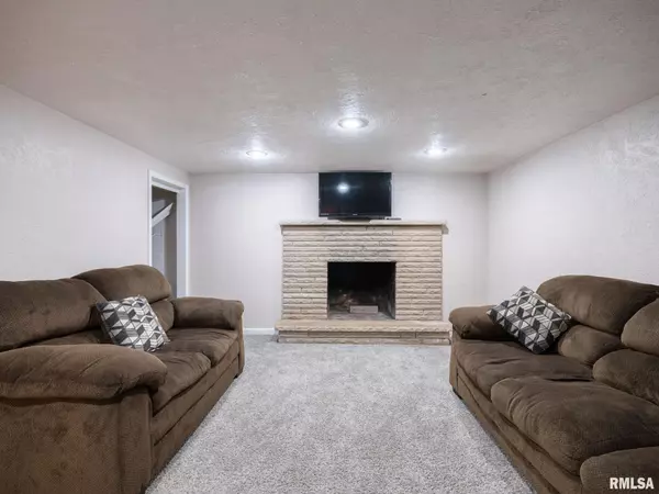 Peoria, IL 61614,6217 N KNOLL AIRE DR