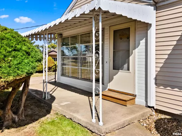 East Peoria, IL 61611,3301 SPRINGFIELD RD