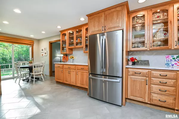 East Peoria, IL 61611,299 E WHITE OAK CT